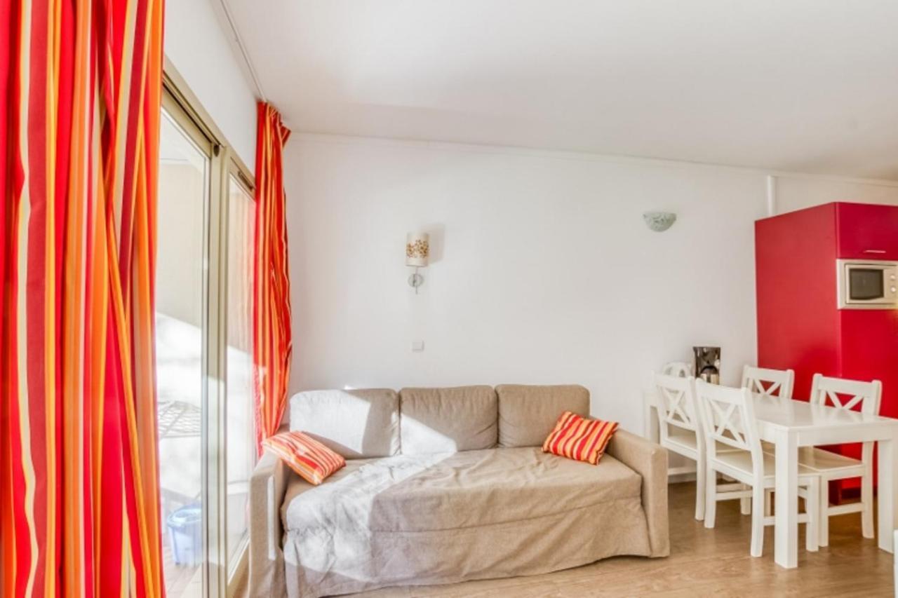 Flat With Swimming Pool Near The Beach Санари-сюр-Мер Екстериор снимка