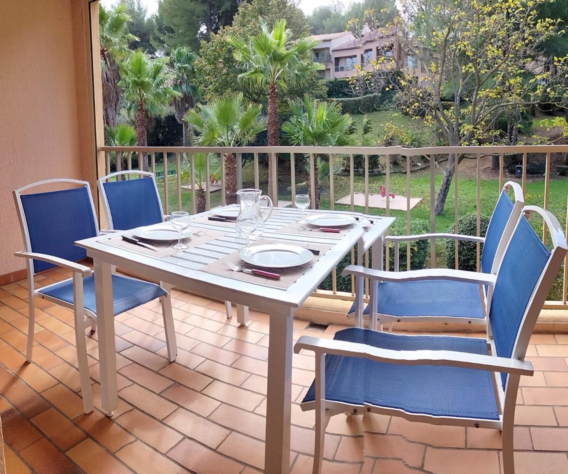 Flat With Swimming Pool Near The Beach Санари-сюр-Мер Екстериор снимка